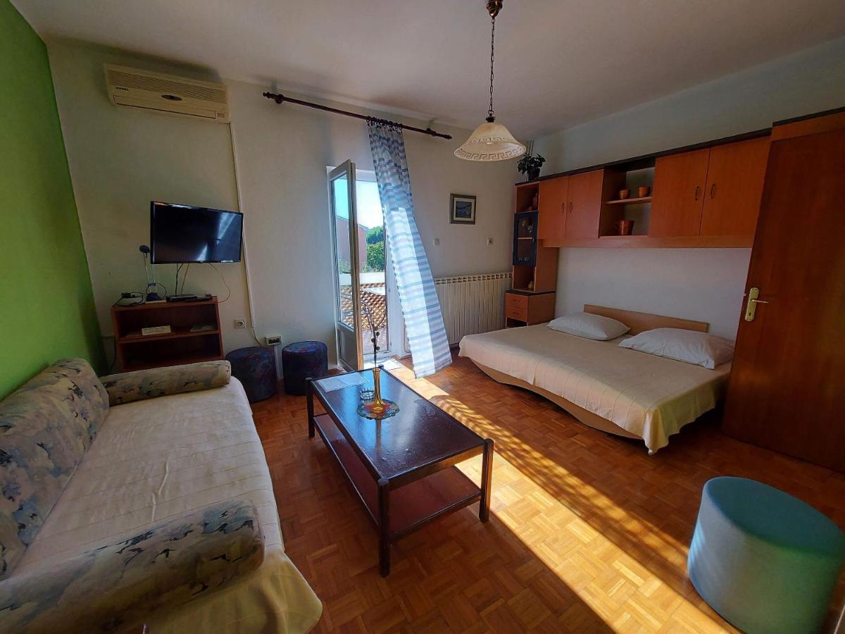 Apartments Fam Tomasic Baška Habitación foto